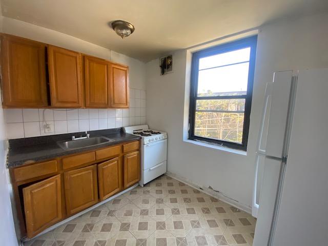 listing main picture