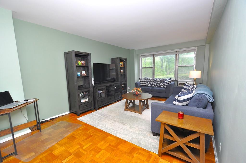 listing main picture