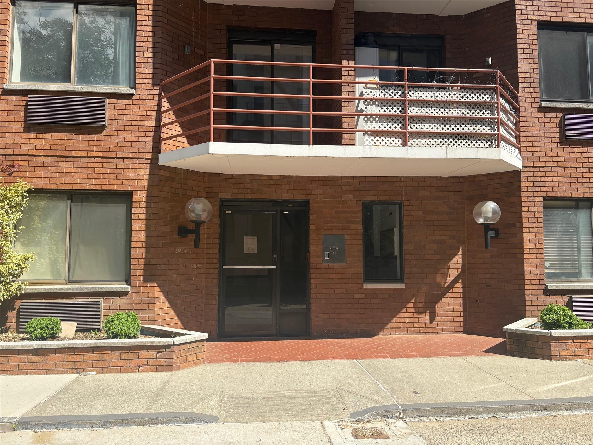 listing main picture