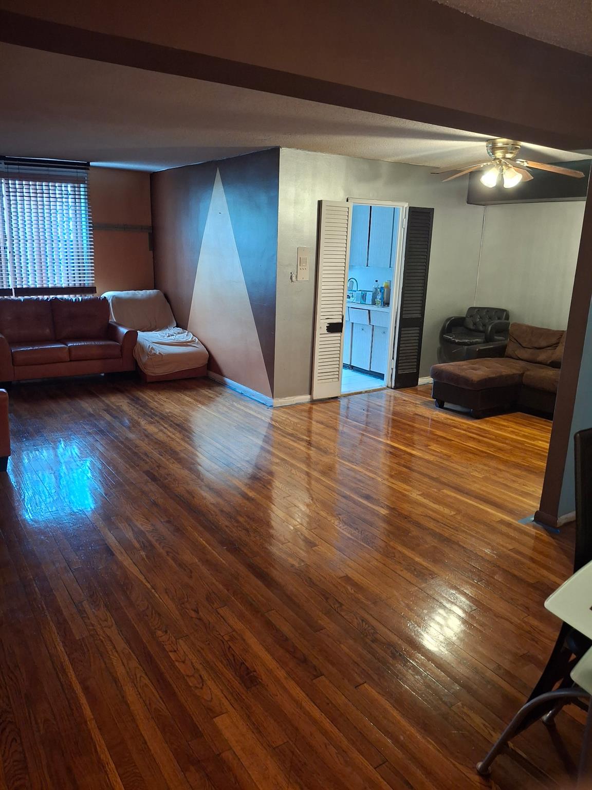 listing main picture