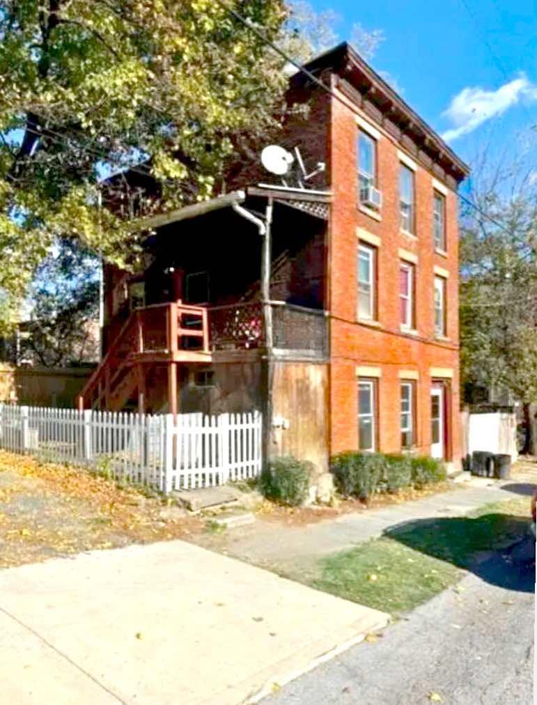 listing main picture