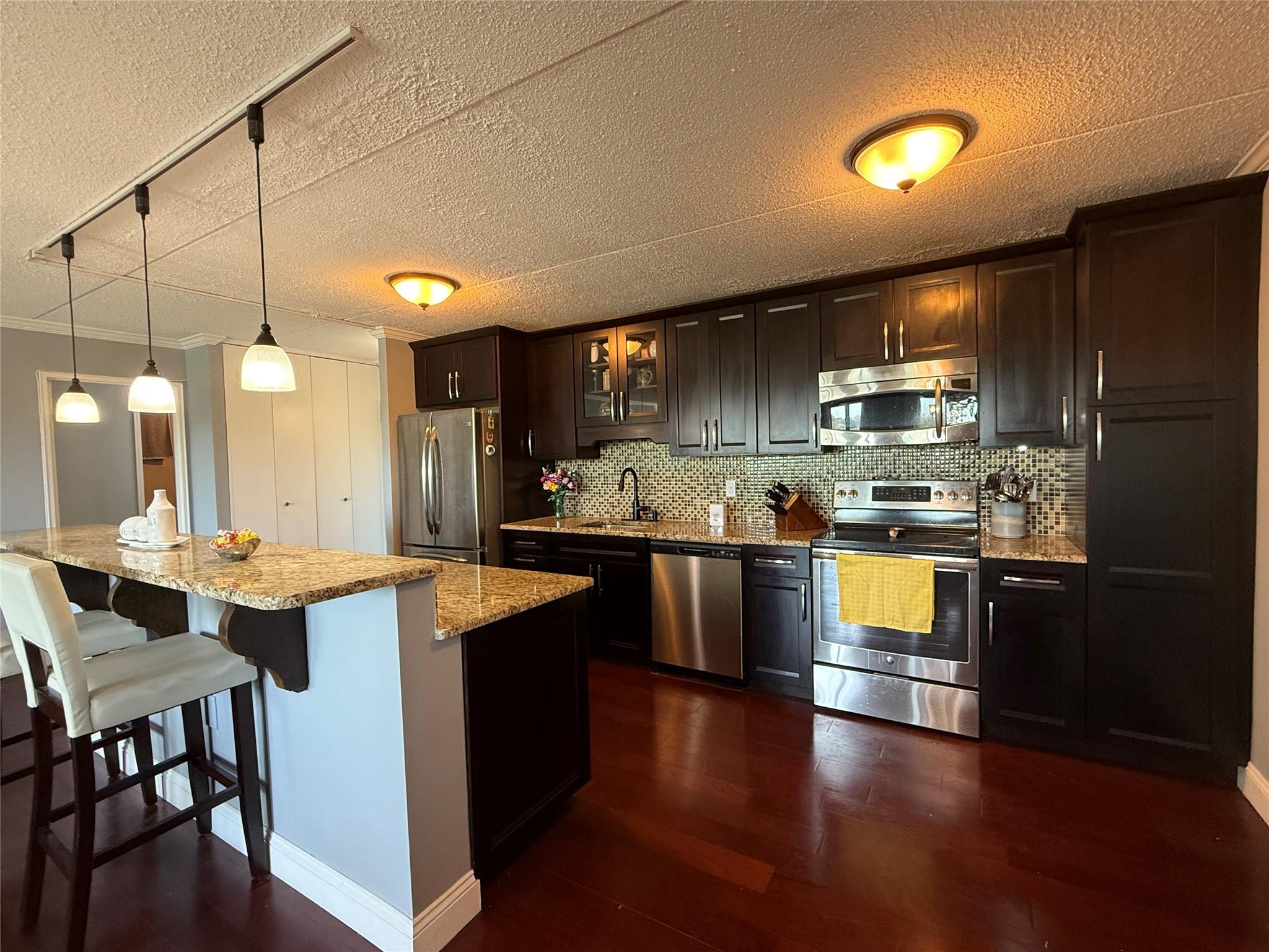 listing main picture