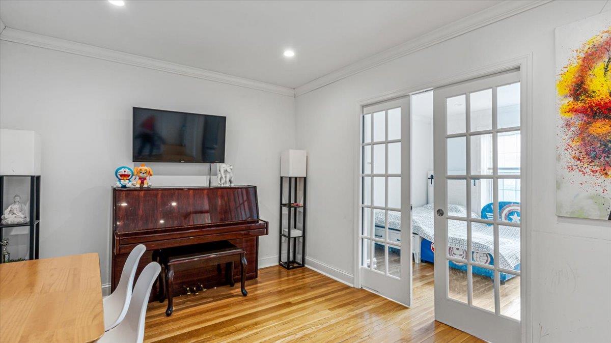 listing main picture
