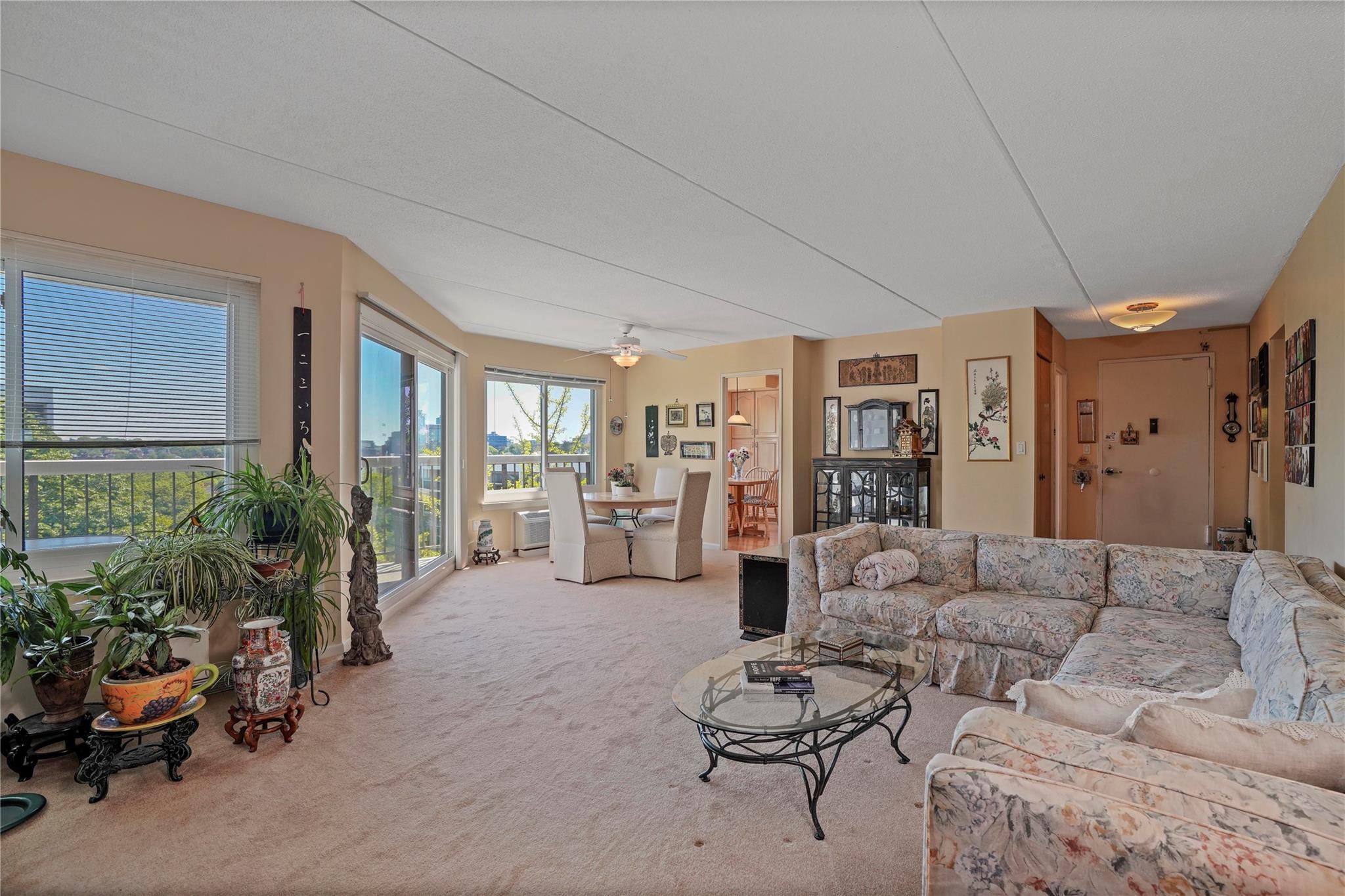 listing main picture
