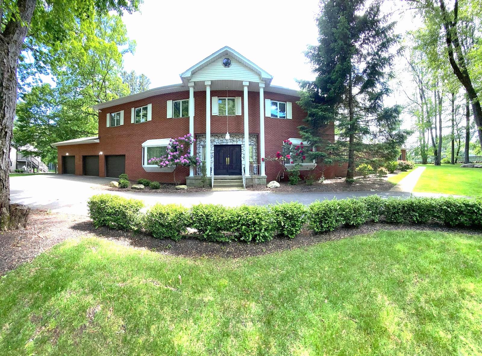 listing main picture