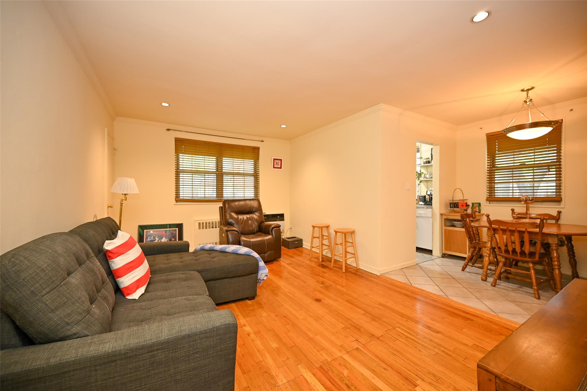 listing main picture