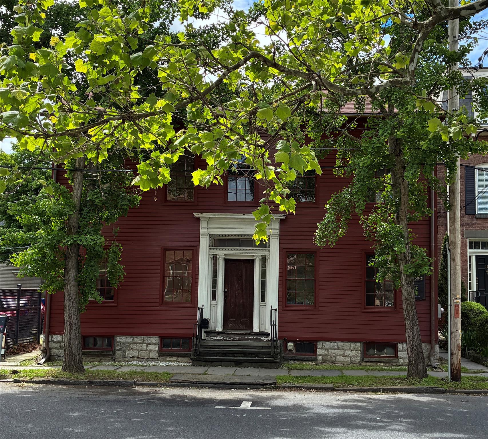 listing main picture