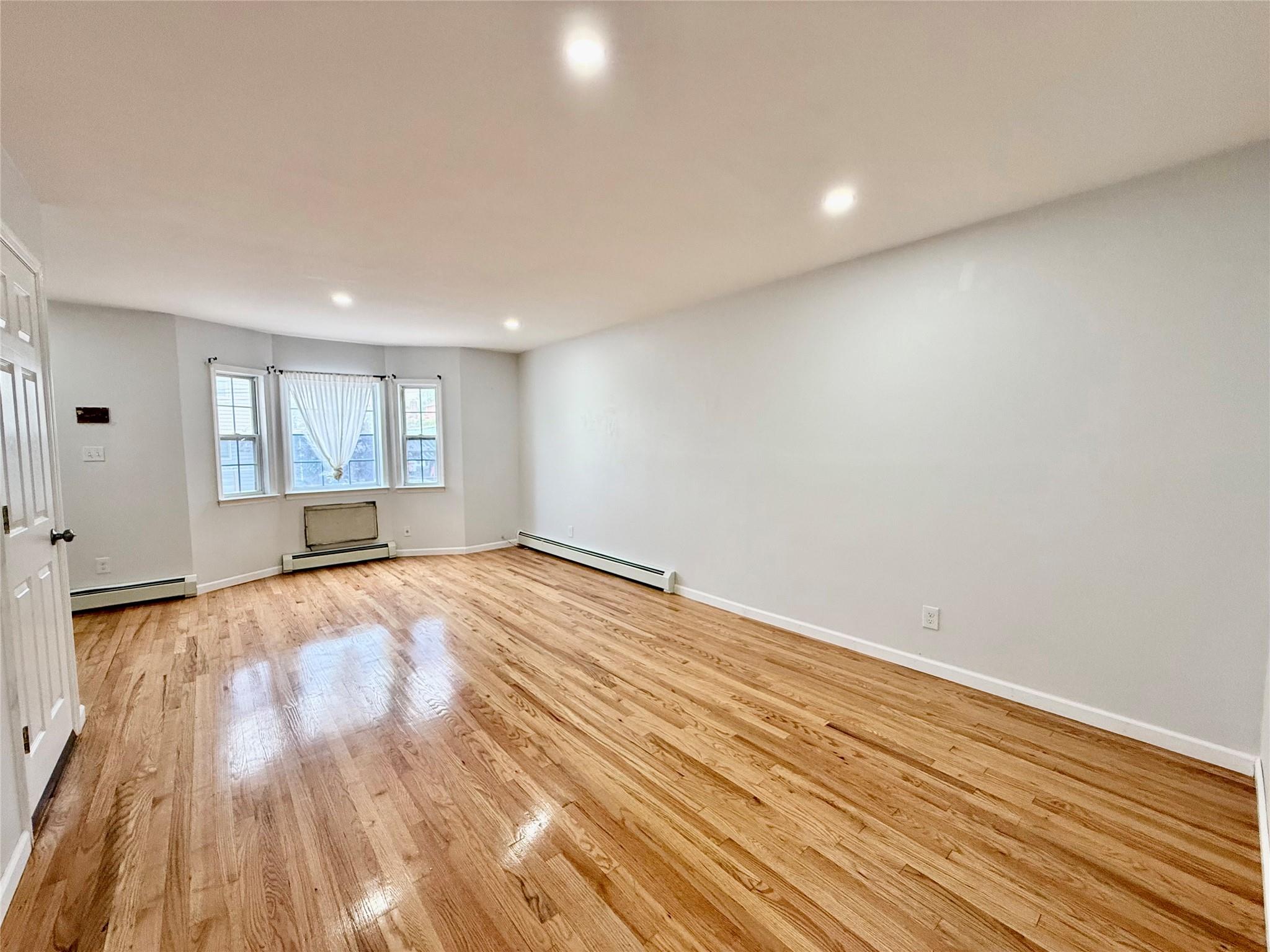 listing main picture