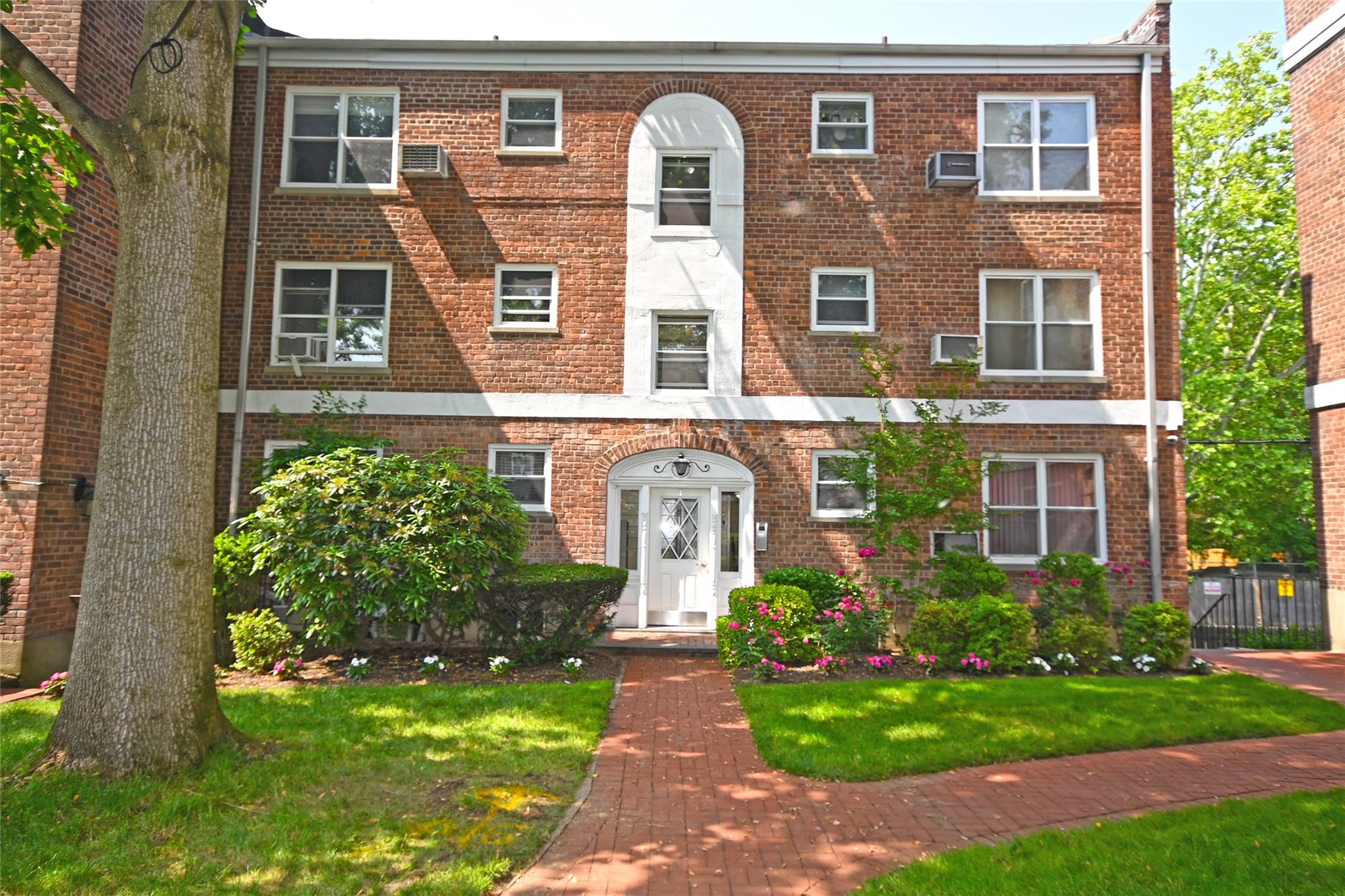 listing main picture