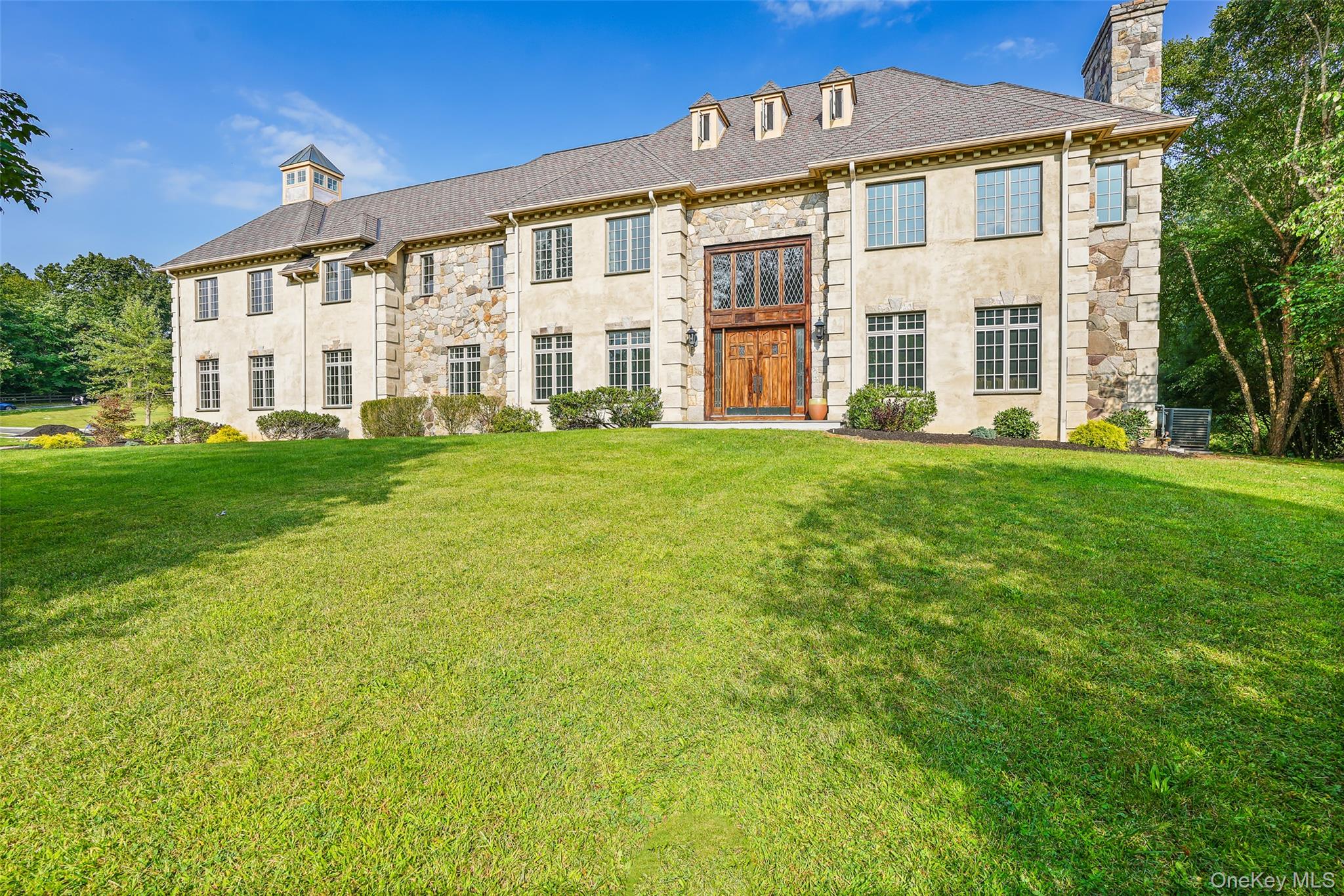 listing main picture