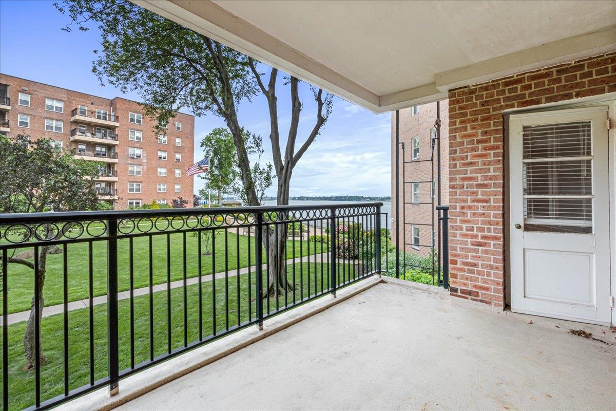 listing main picture