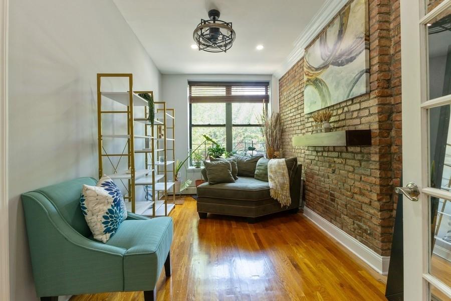 listing main picture