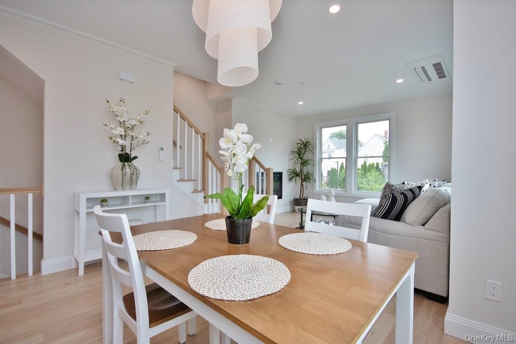 listing main picture