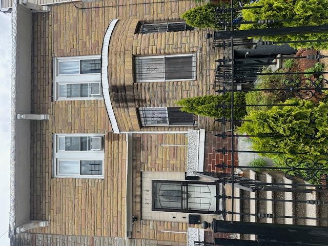 listing main picture