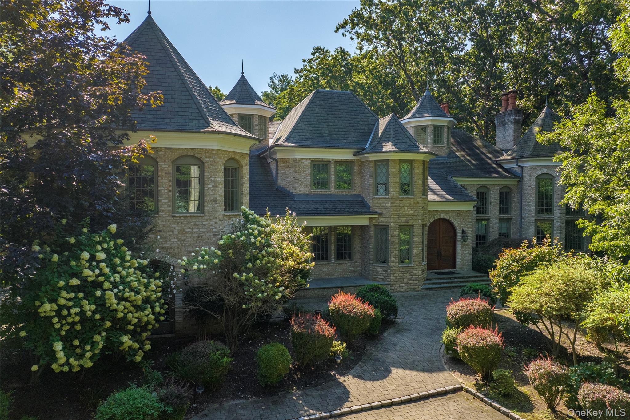 listing main picture