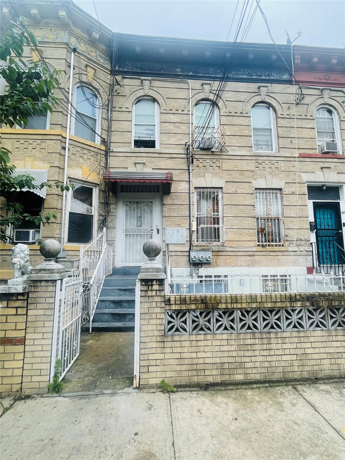 listing main picture