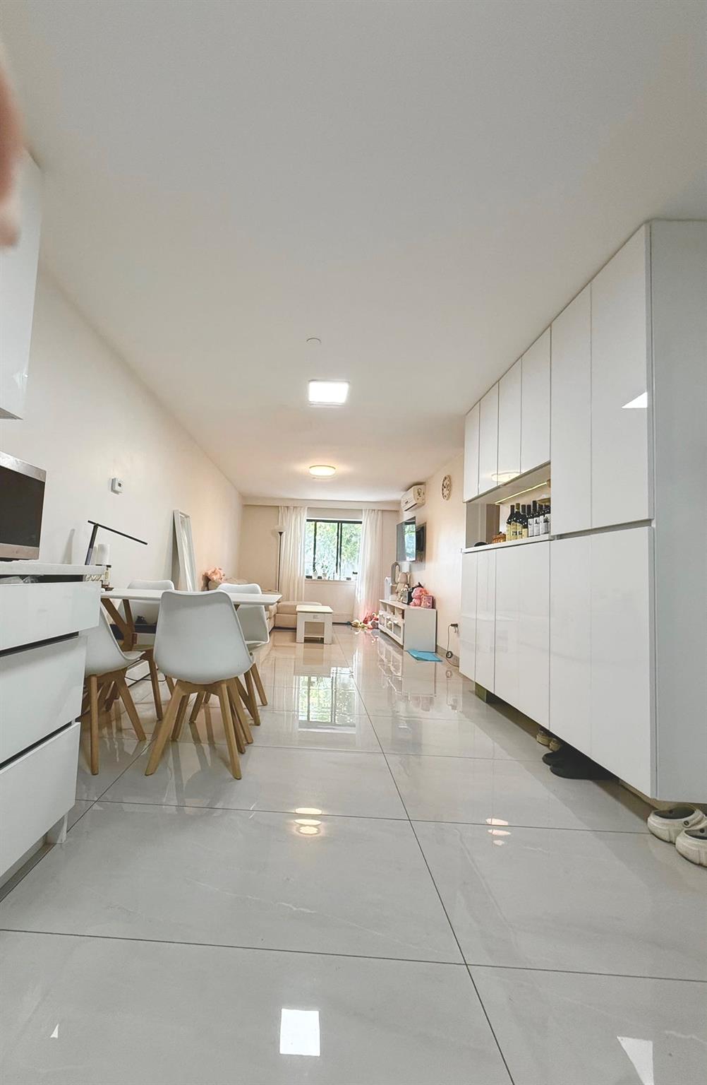 listing main picture