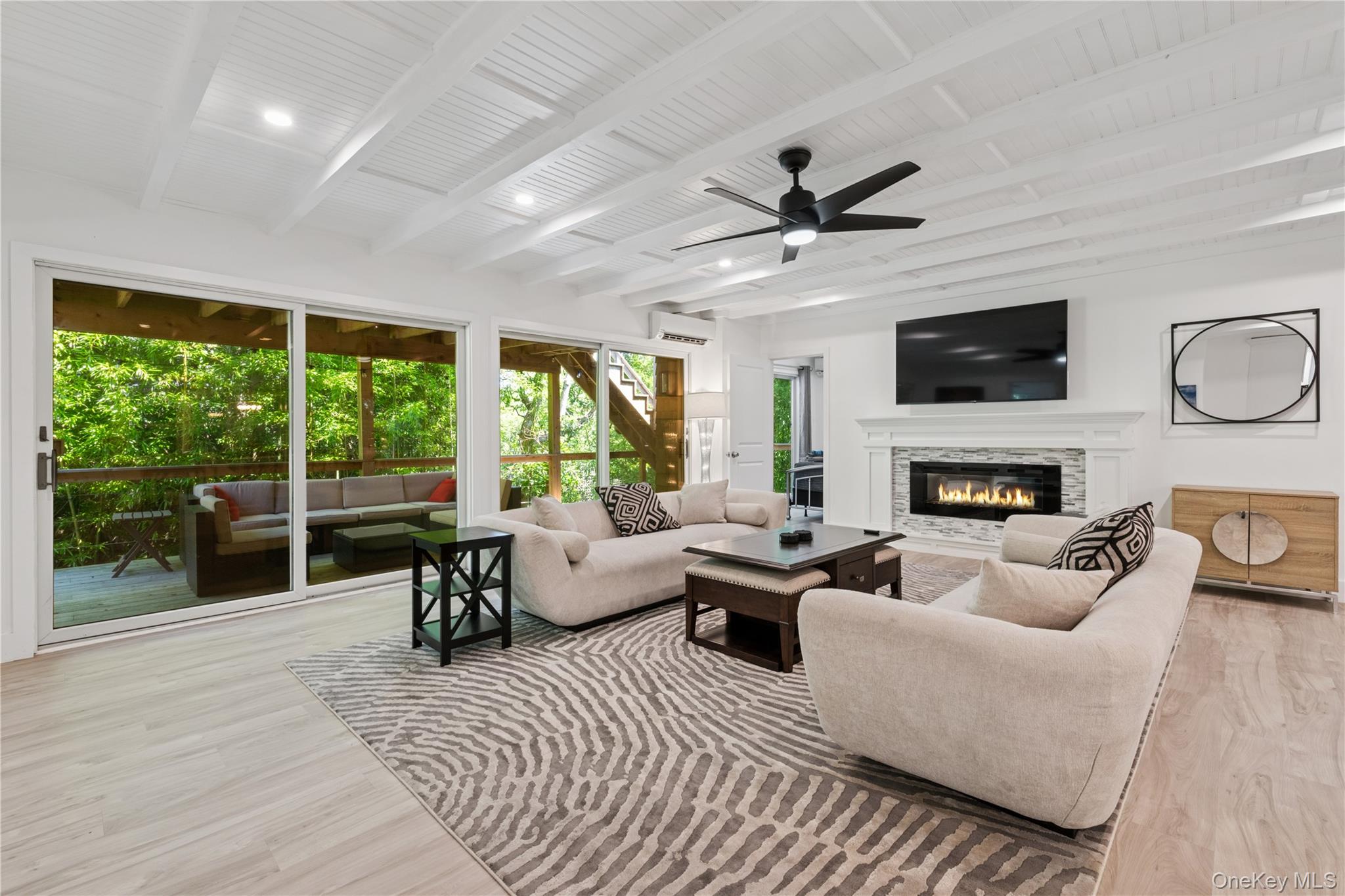 listing main picture