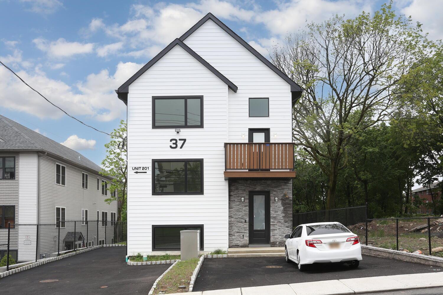 listing main picture