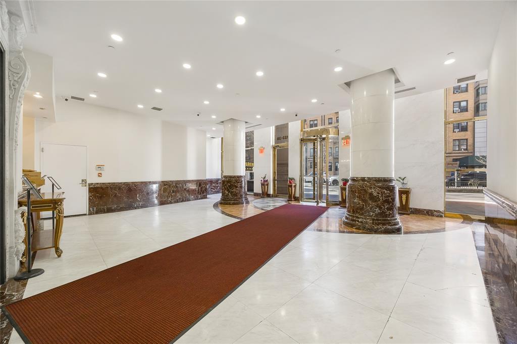 listing main picture