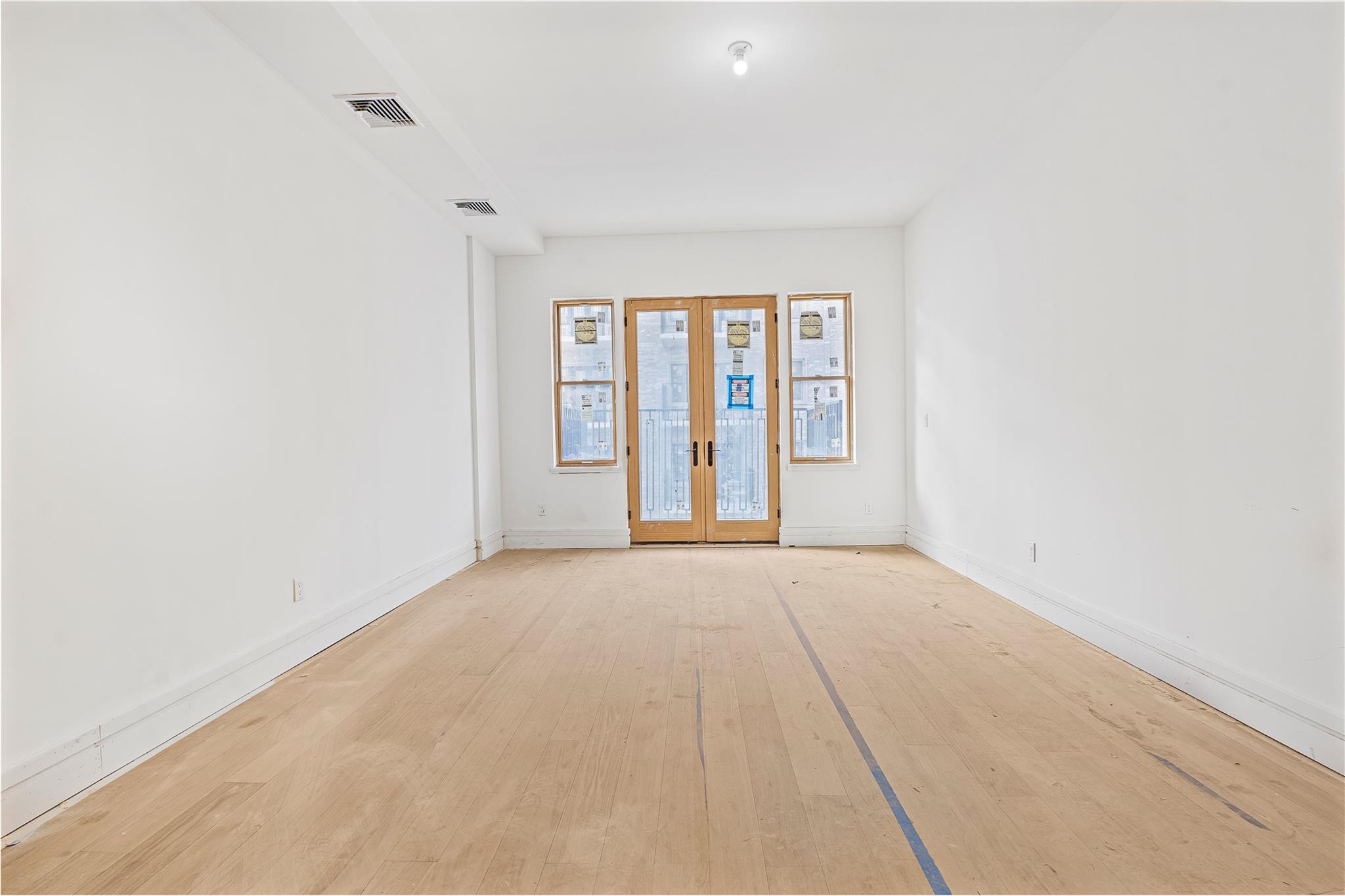 listing main picture