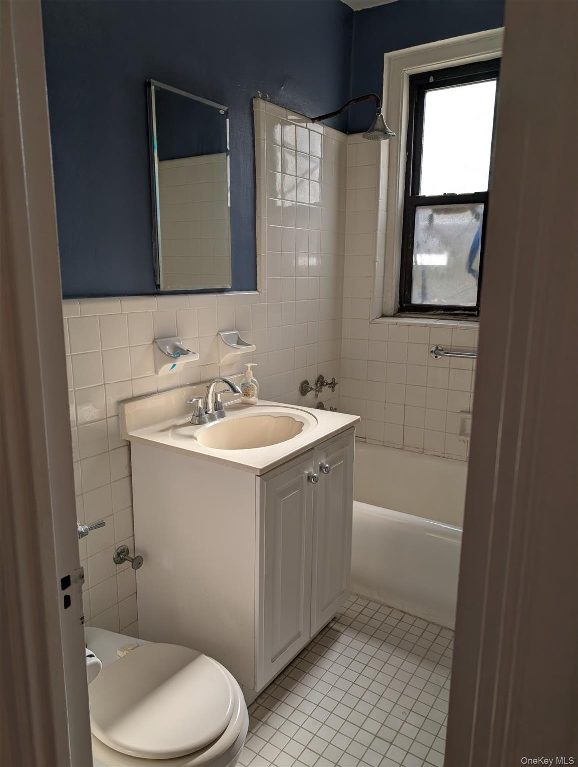 listing main picture