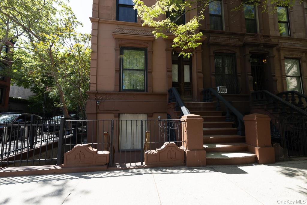 listing main picture