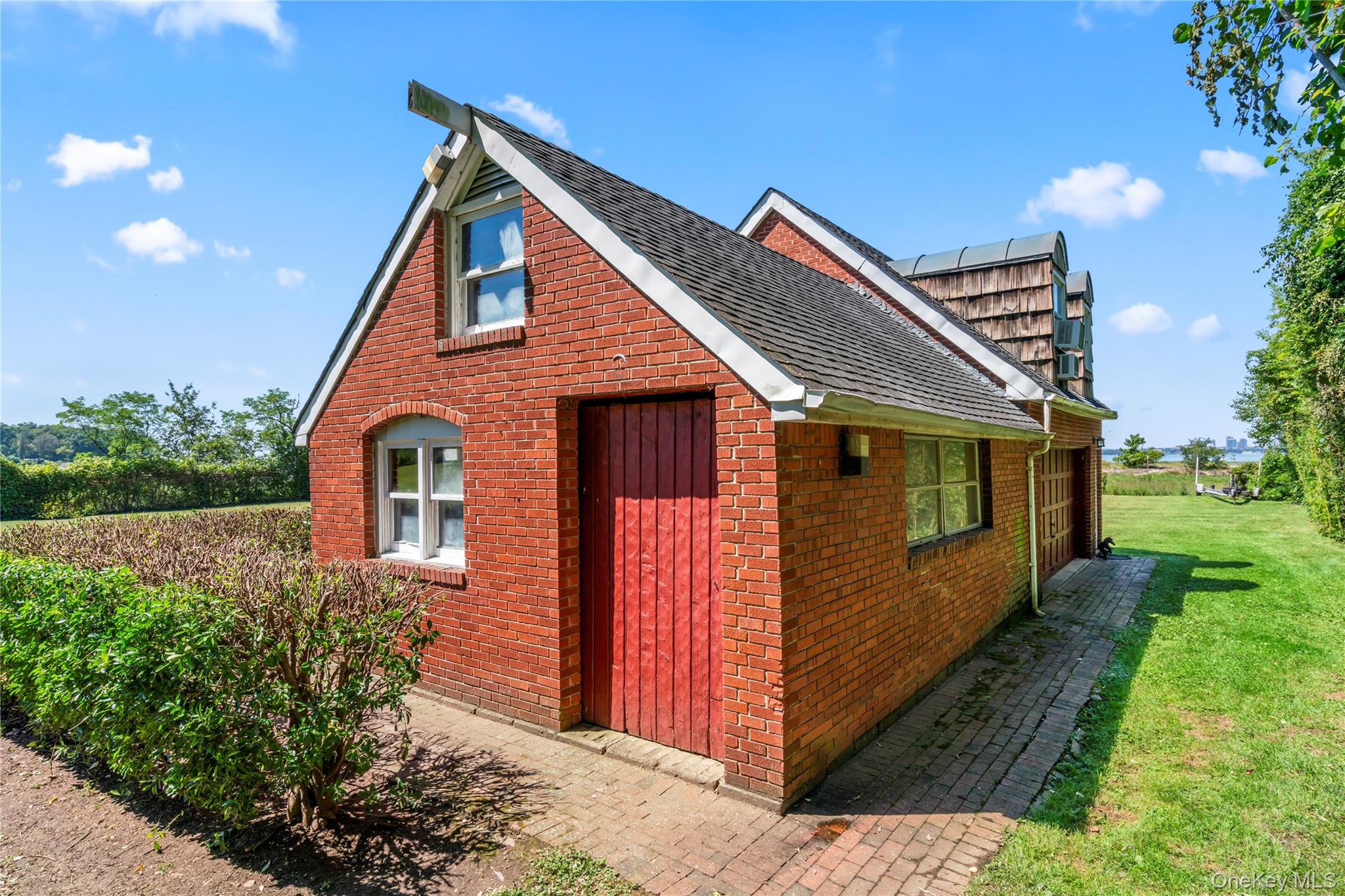 listing main picture