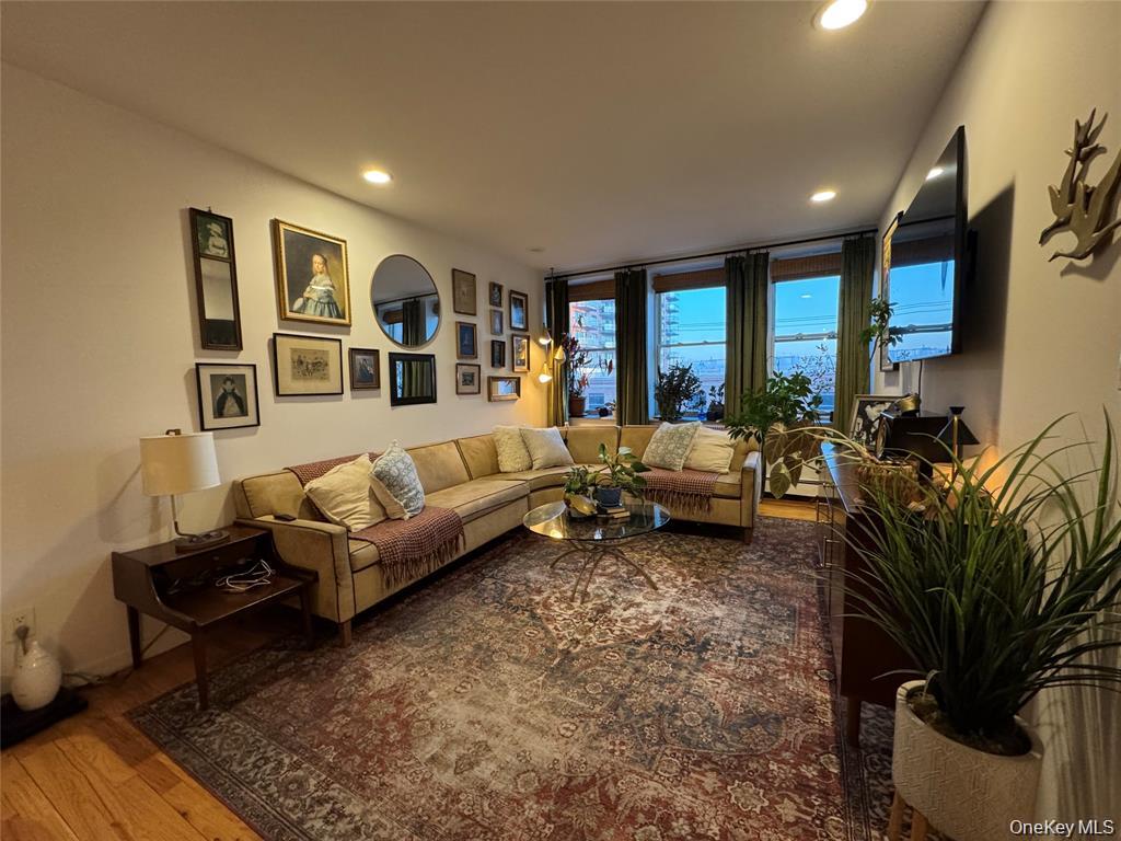 listing main picture