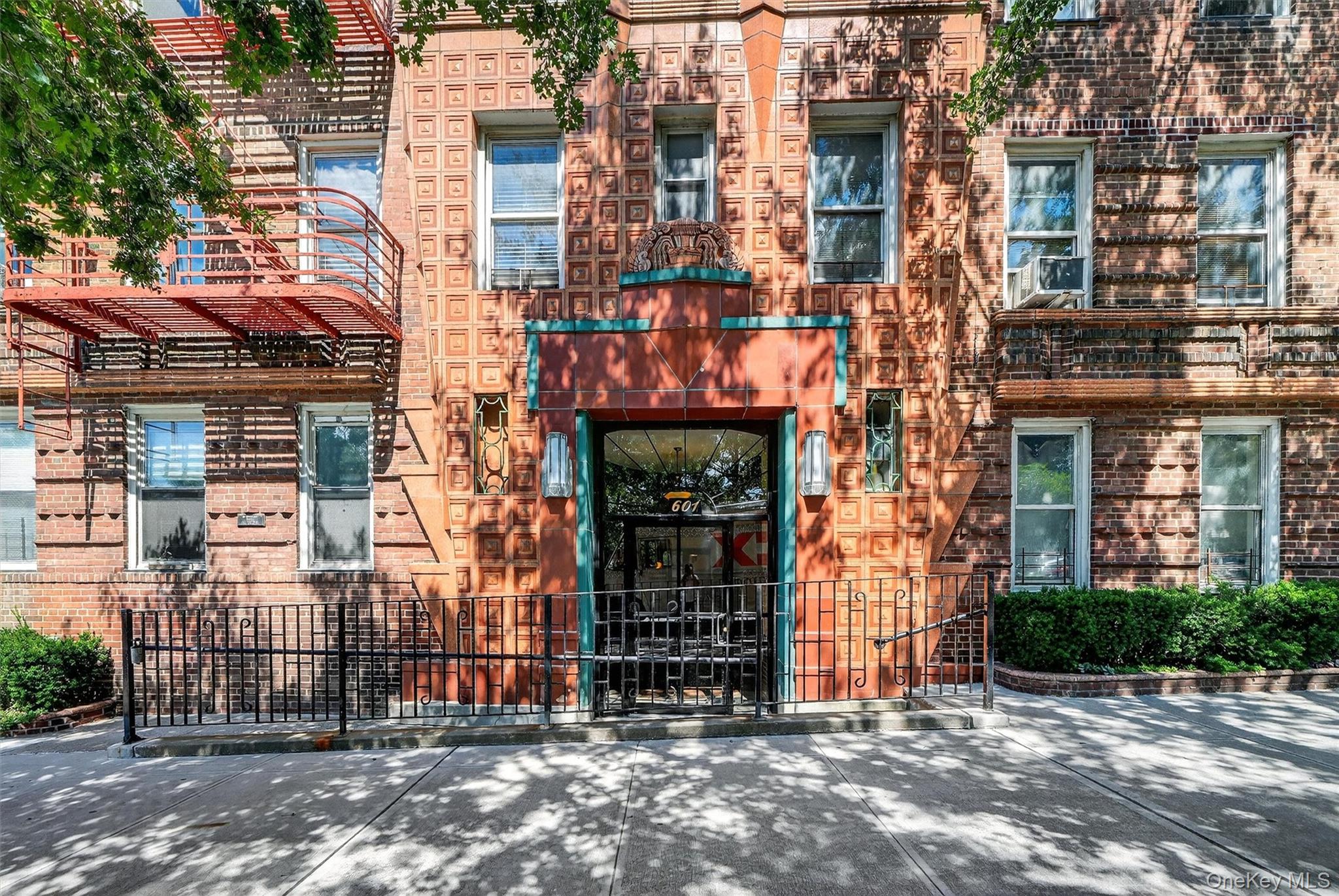 listing main picture