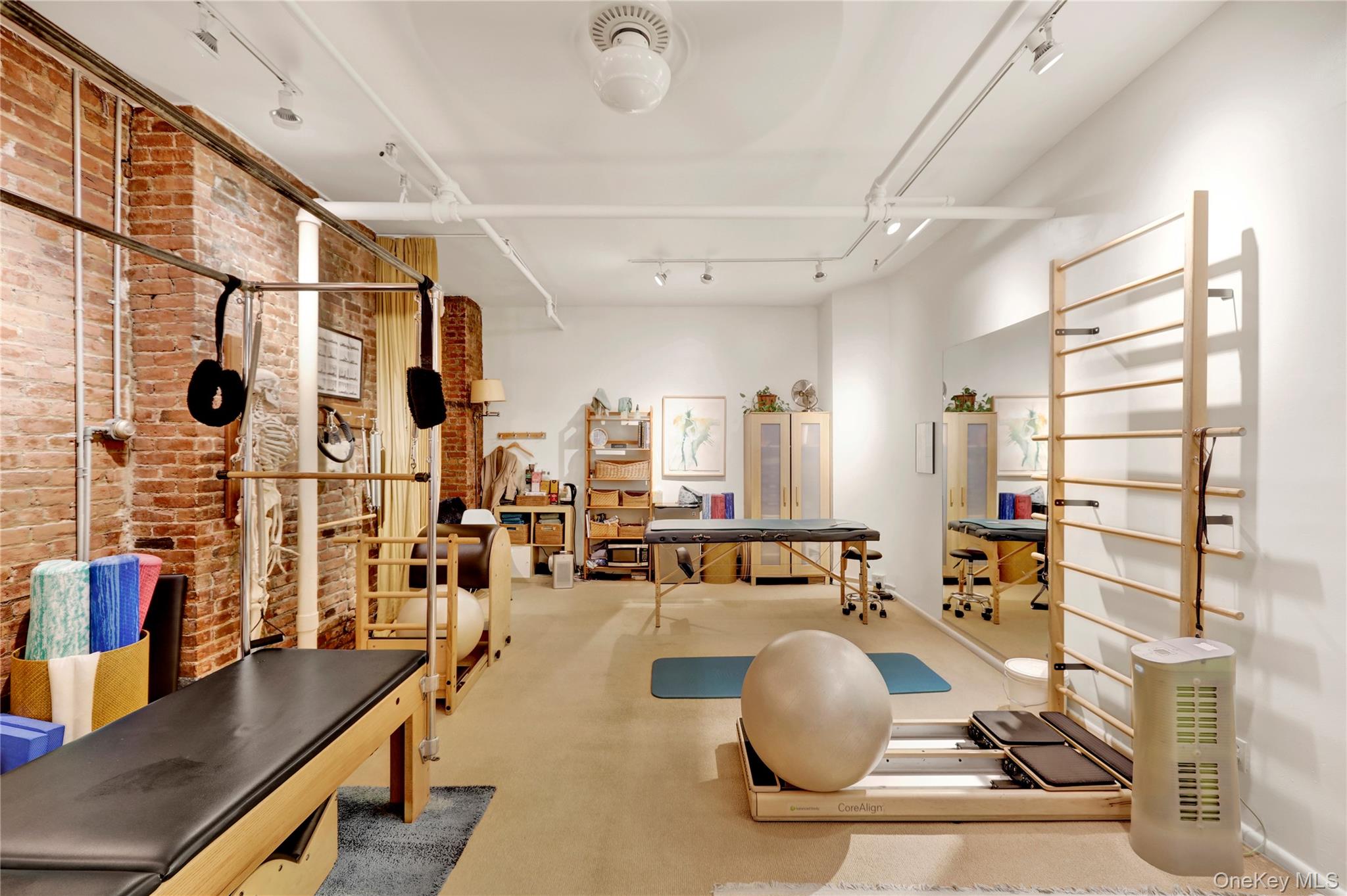 listing main picture