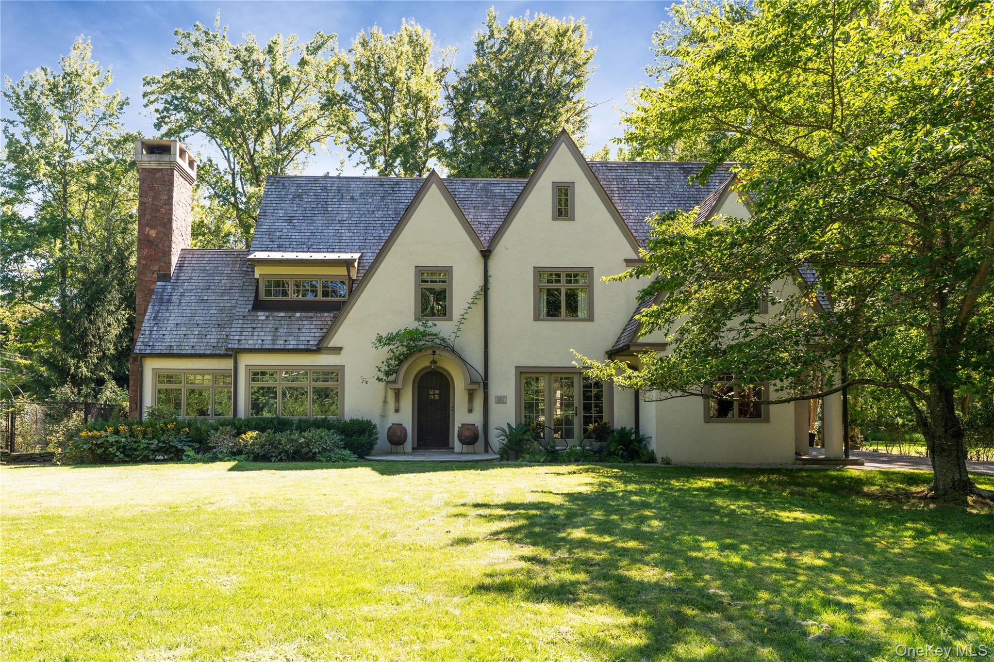 listing main picture