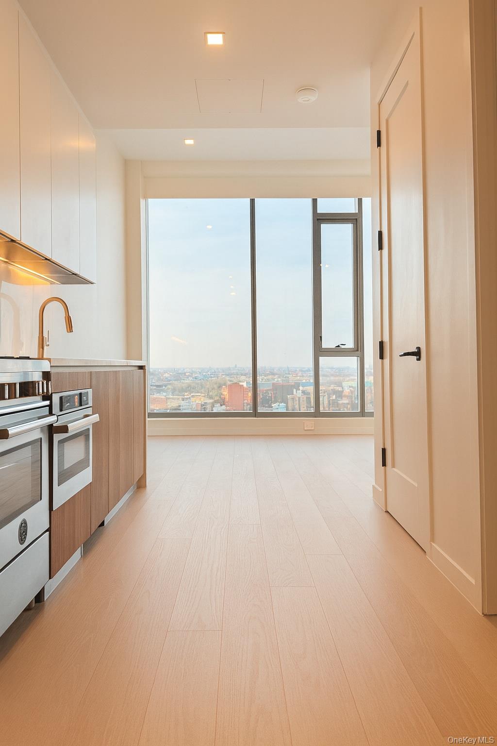 listing main picture