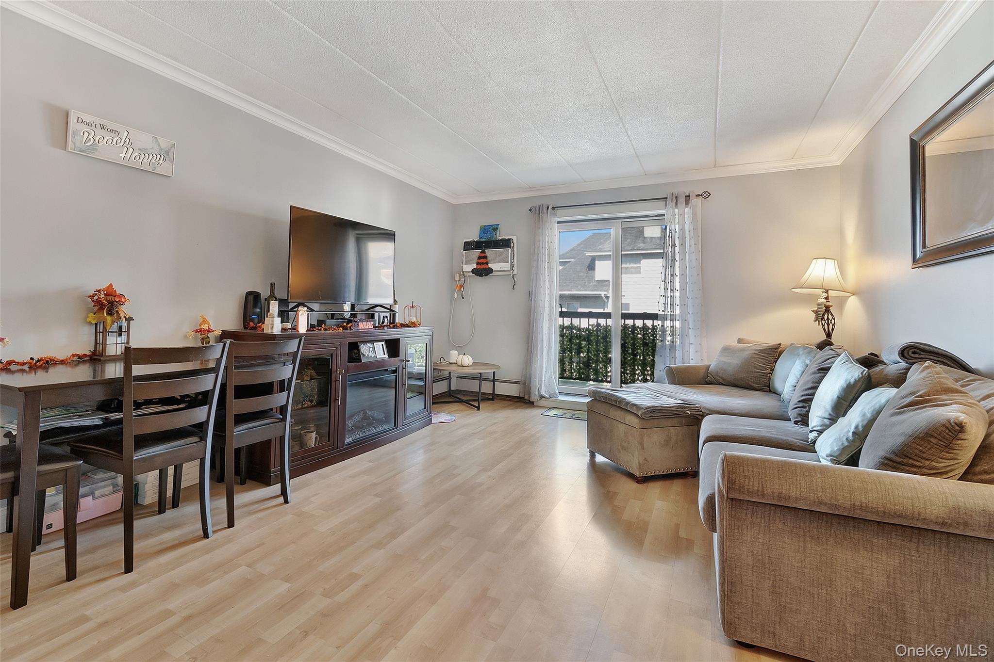 listing main picture