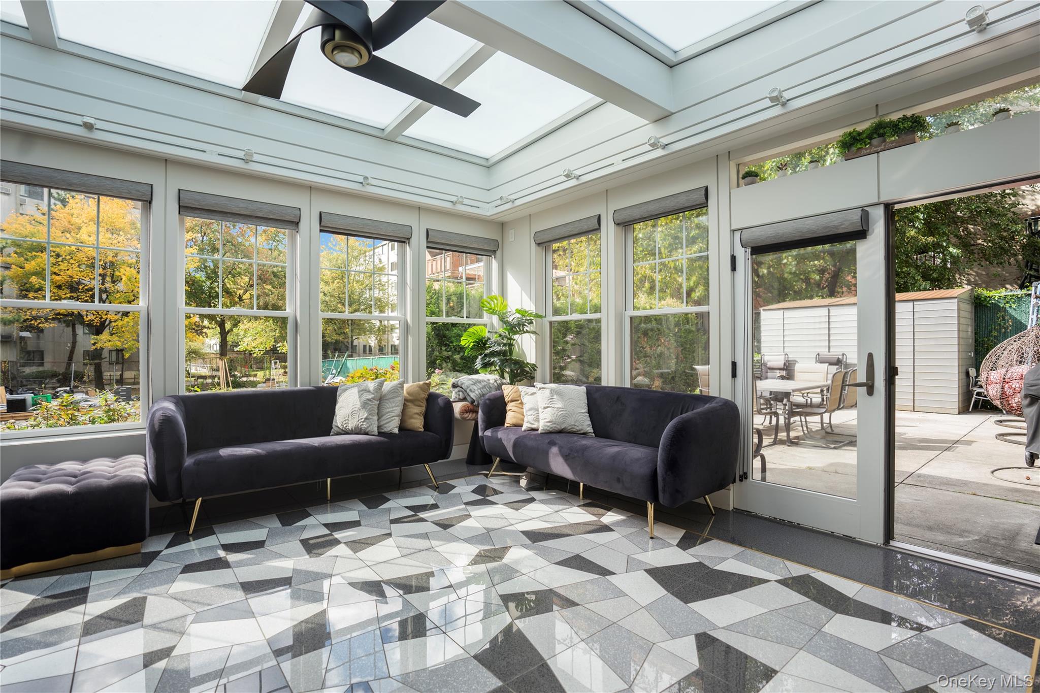 listing main picture