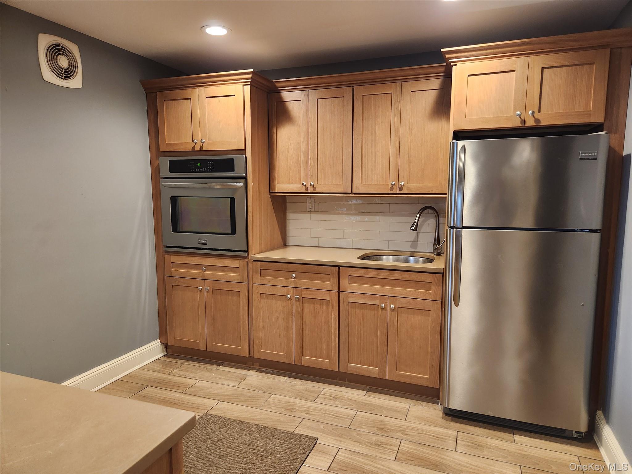 listing main picture