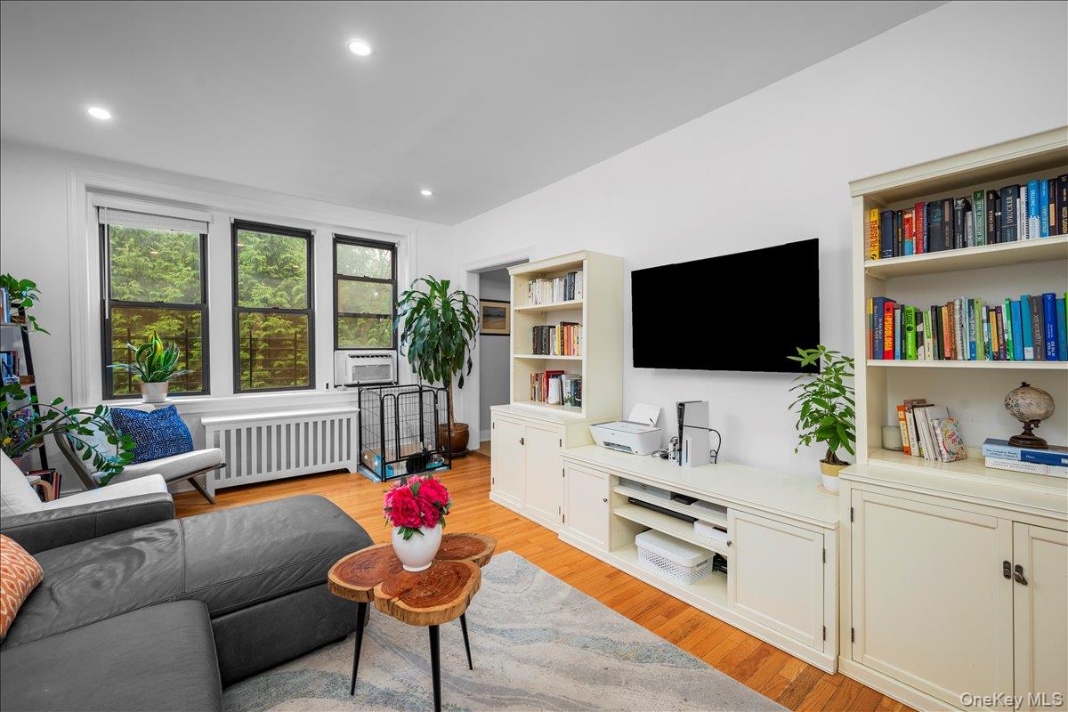 listing main picture