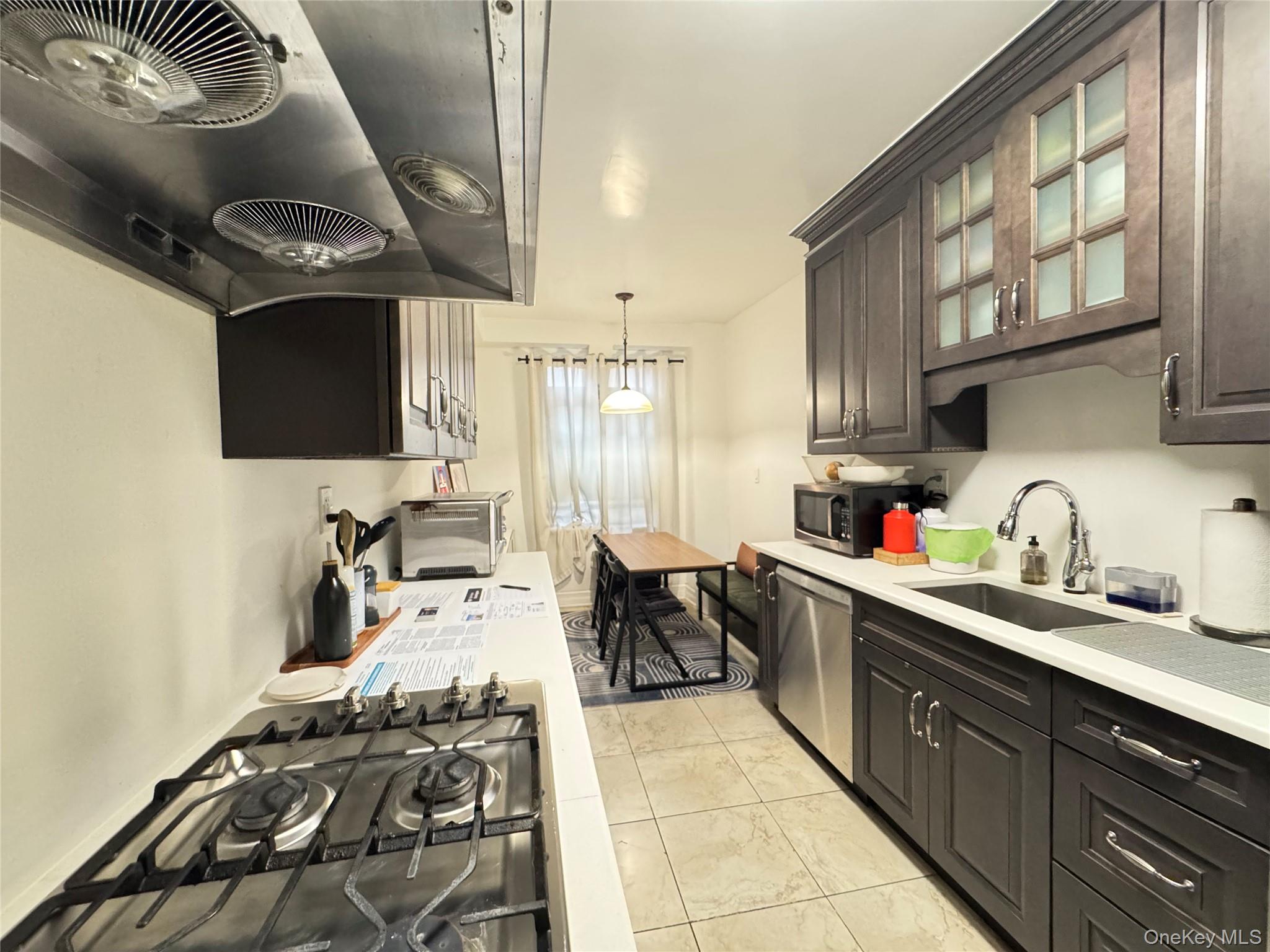 listing main picture