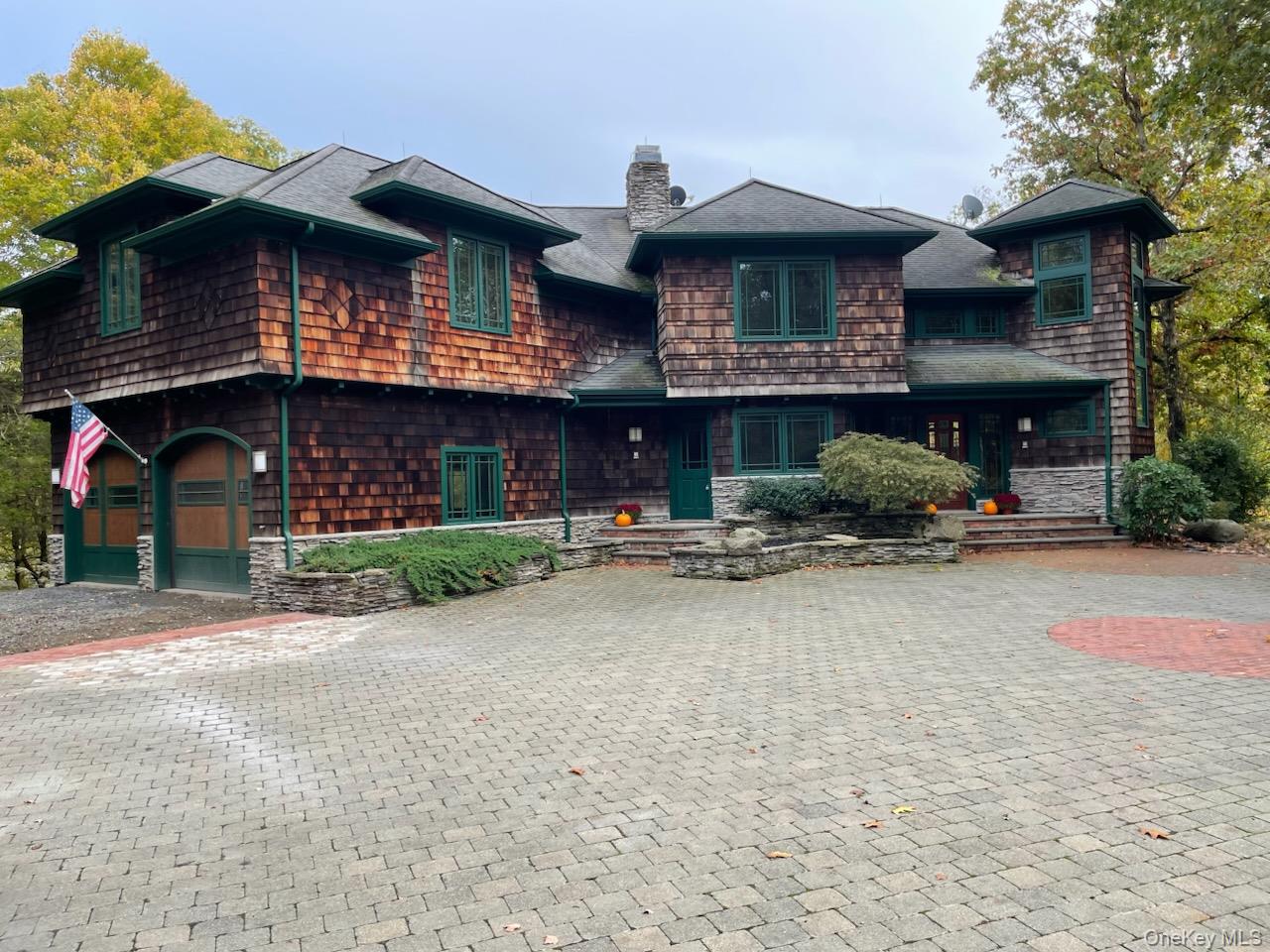 listing main picture