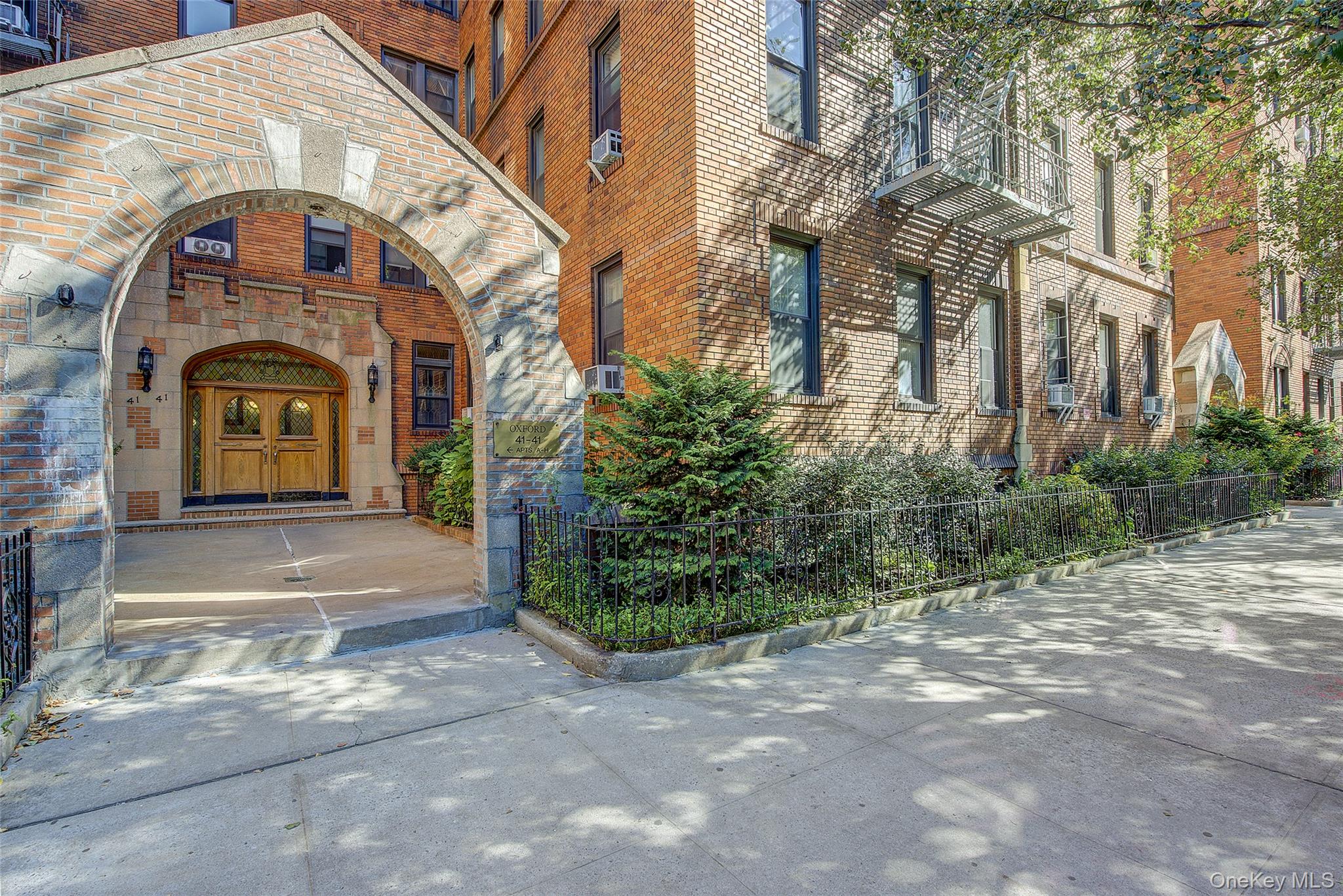 listing main picture