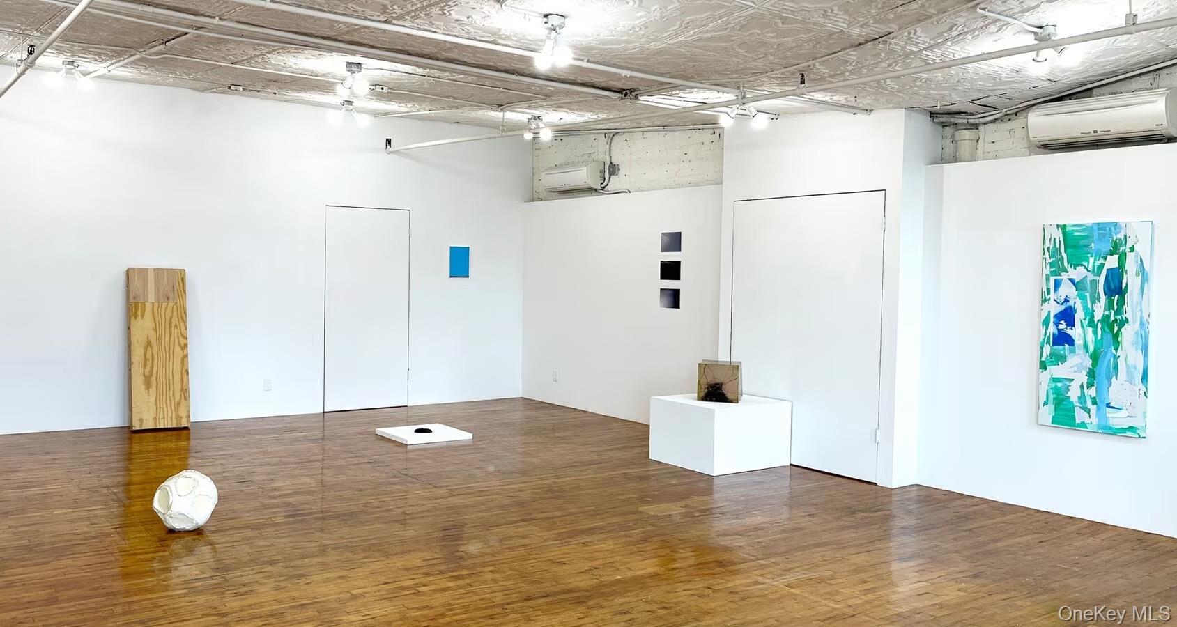 listing main picture