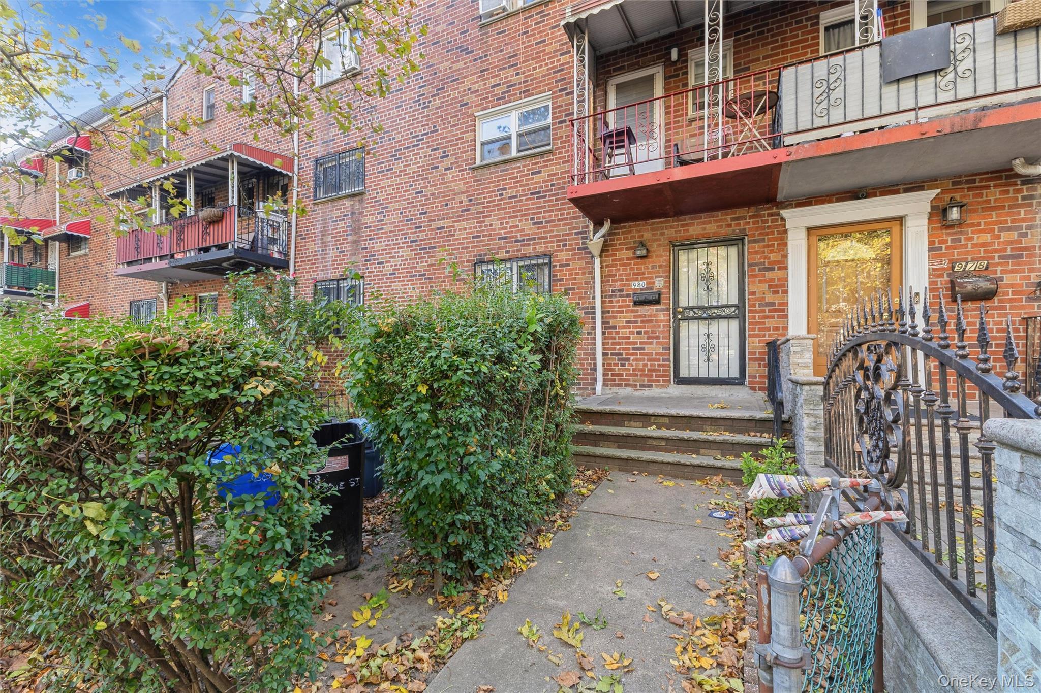 listing main picture