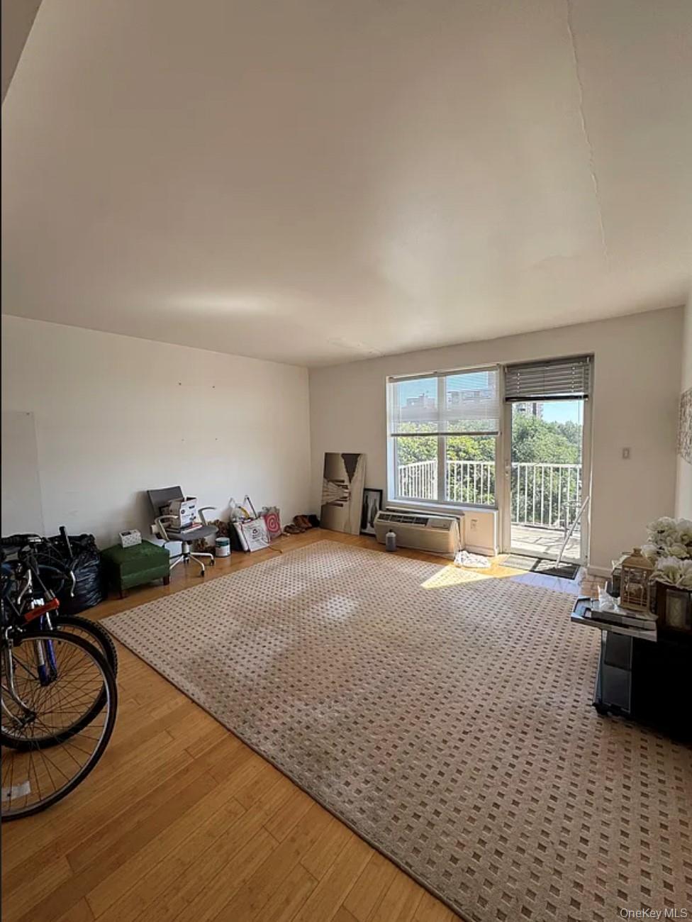 listing main picture