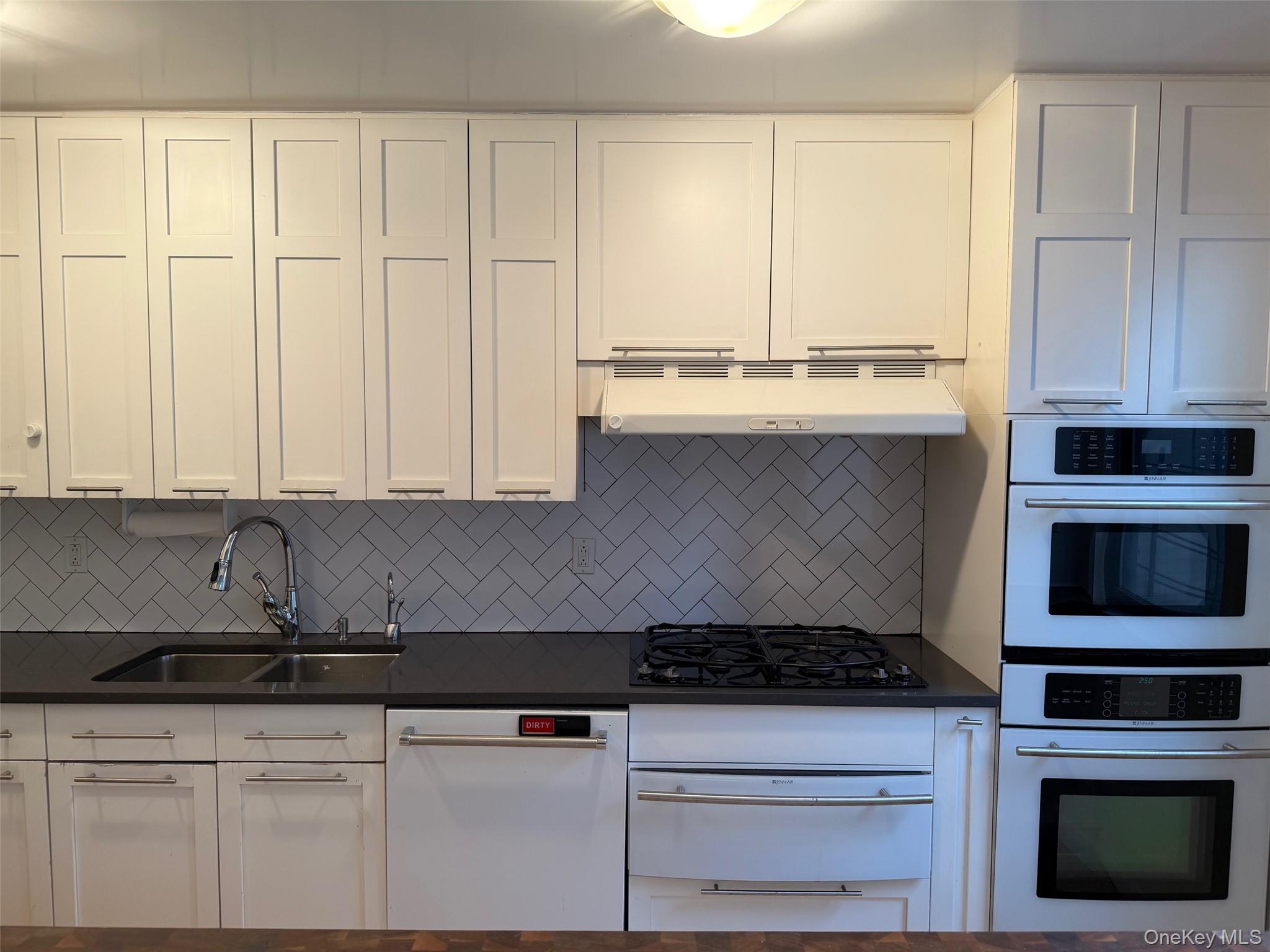 listing main picture