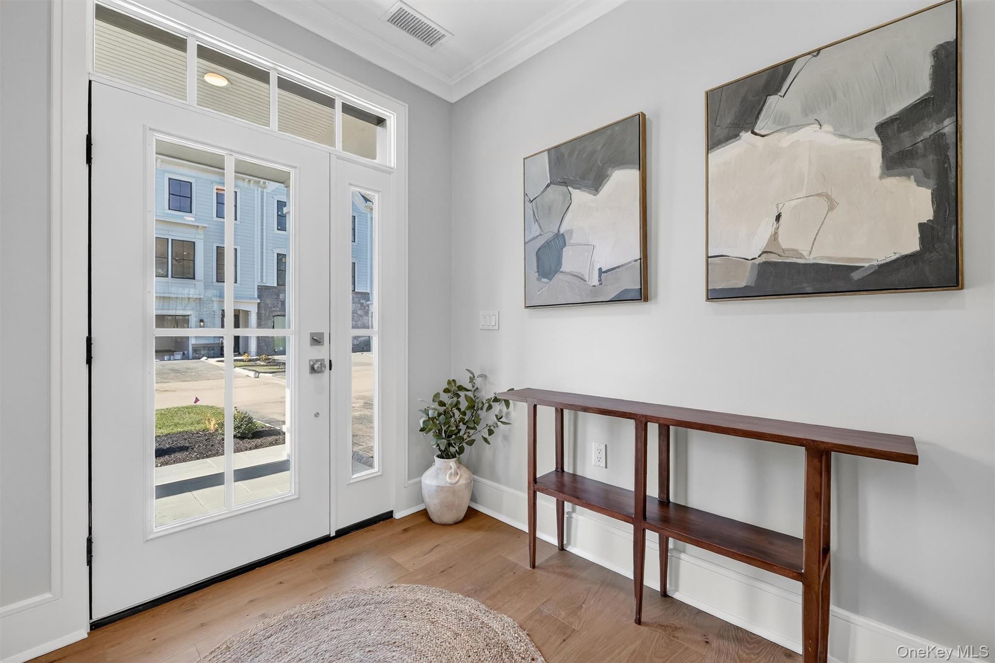 listing main picture