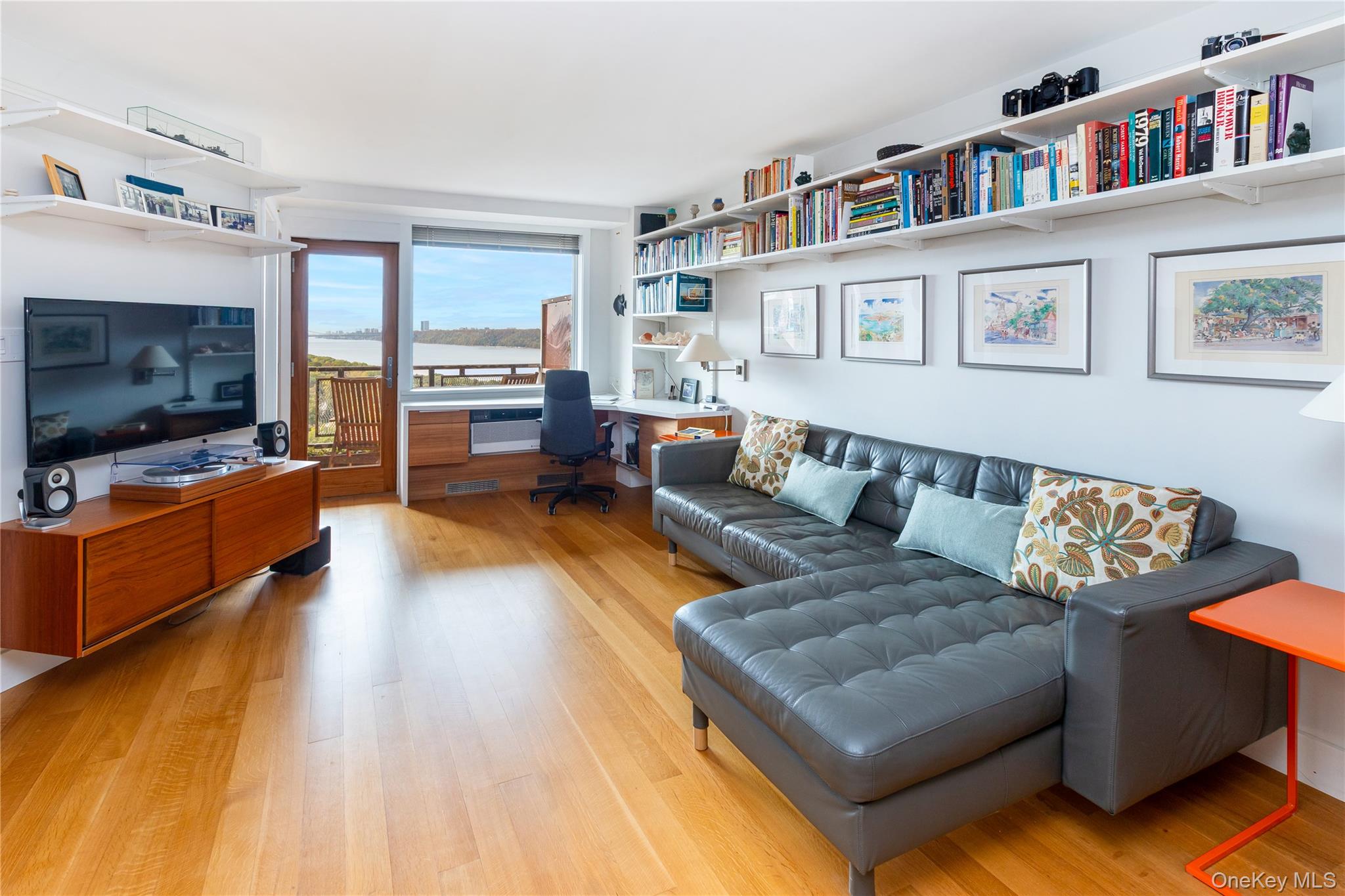 listing main picture