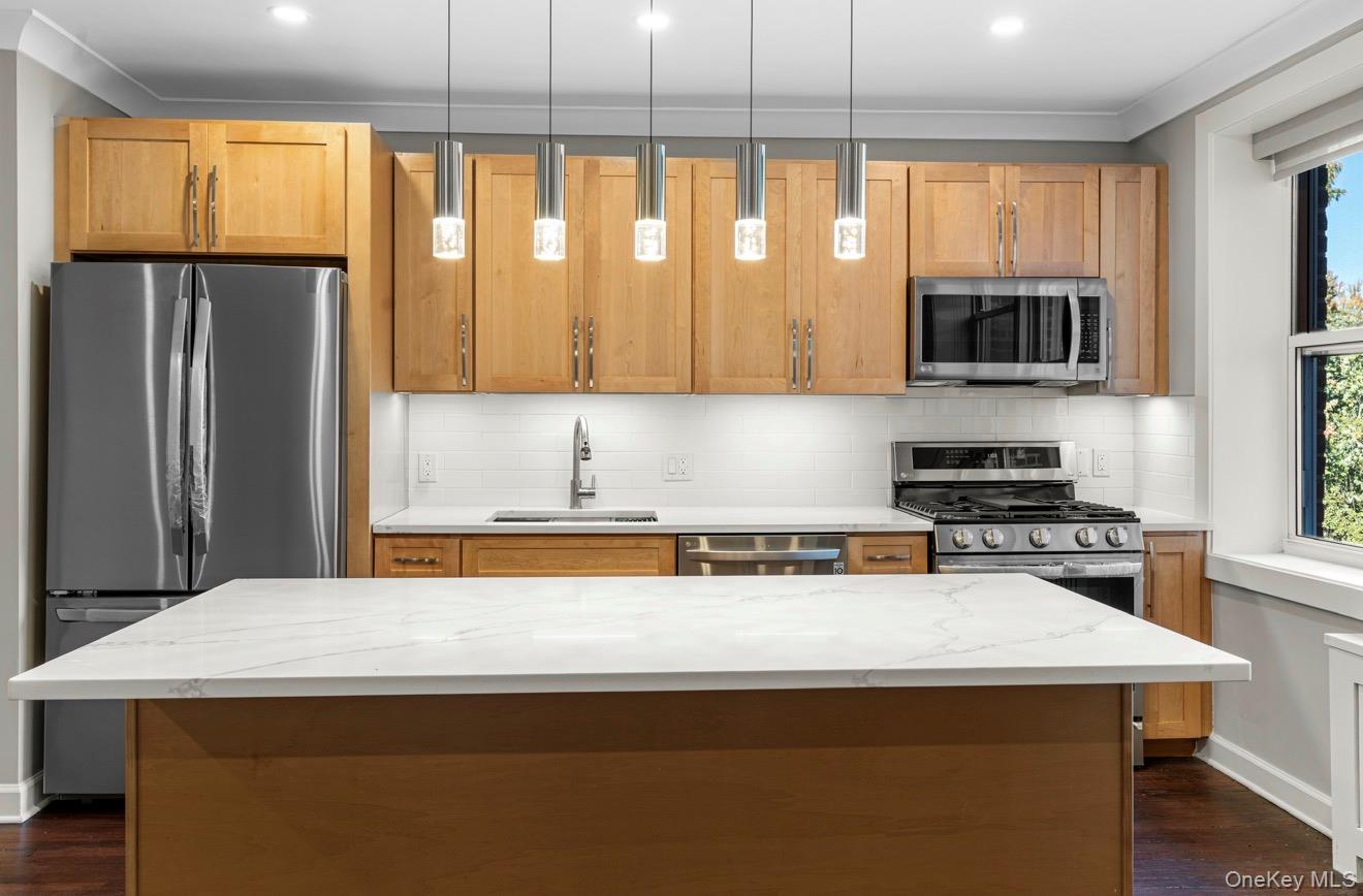 listing main picture