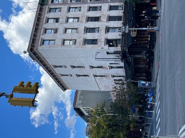 listing main picture