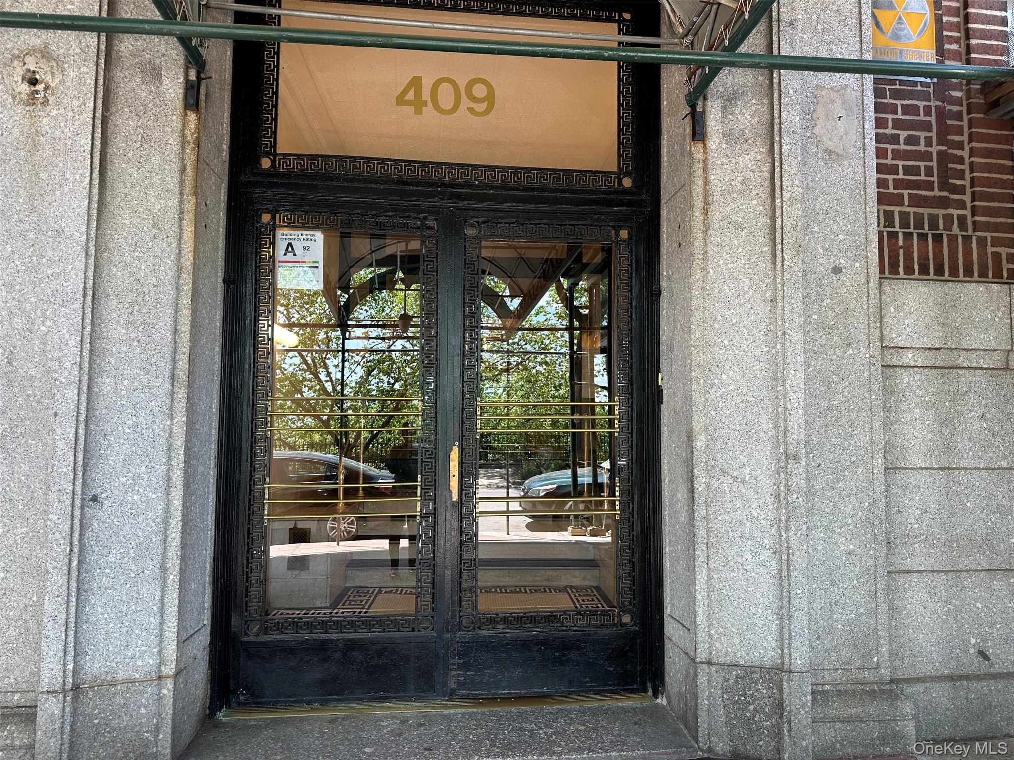 listing main picture