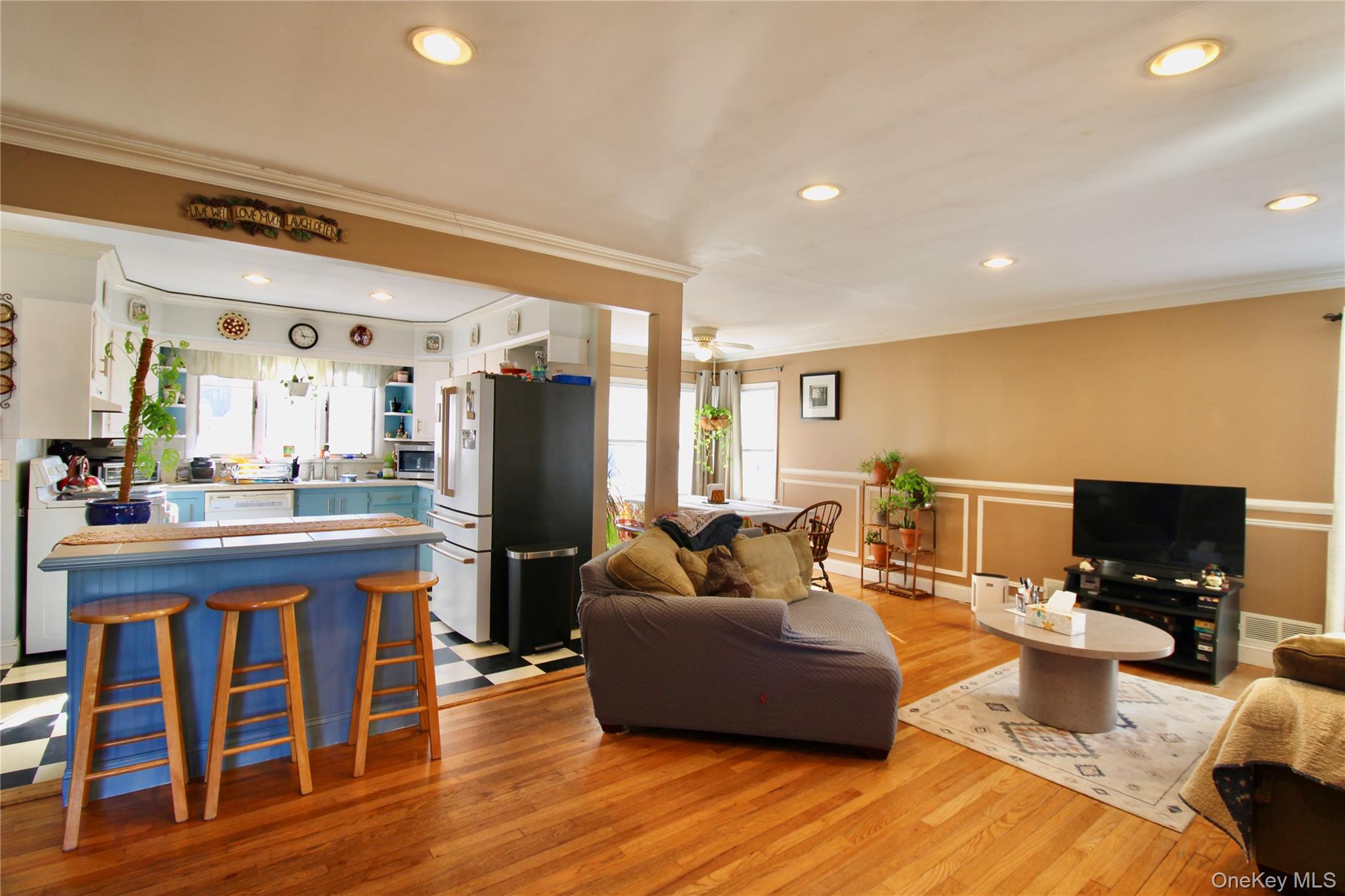 listing main picture